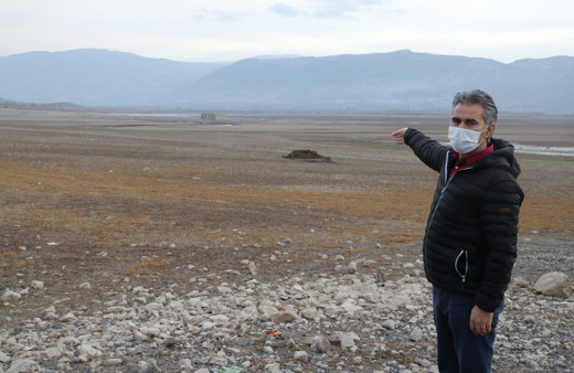 Sivas'ta sular çekildi ürküten görüntü ortaya çıktı: Çürüme durumunda olabilir