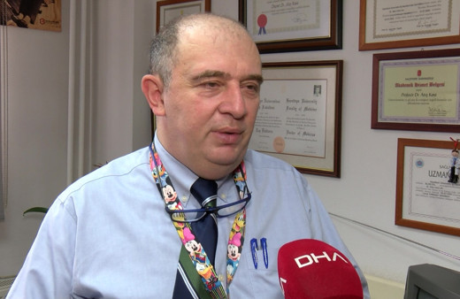 Bilim Kurulu Üyesi Prof. Dr. Ateş Kara'dan önemli uyarı! Koronavirüs ile grip aşısı arasında en az 14 gün olsun