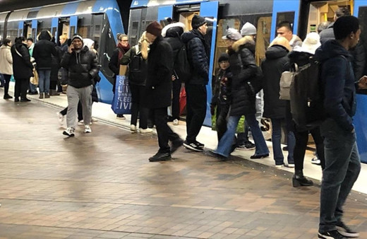 İngiltere ve İsveç'in stratejisi binlerce kişinin ölümüne yol açtı. 