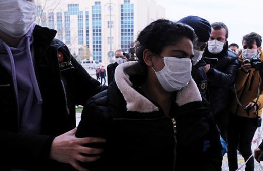 Kadir Şeker'in kurtardığı Ayşe Dırla eroinle yakalanıp tutuklanmadan önce bıçaklı kavgaya karışmış