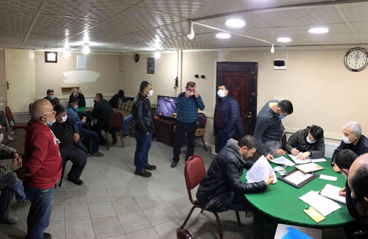 Erkekler tuvaletindeki gizli kapıdan girilen lokale kumar baskını