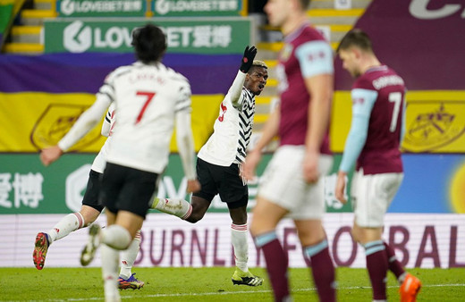 Pogba, Manchester United'ı liderliğe taşıdı