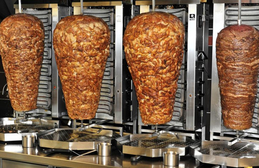 Ülkeyi karıştıran dönerci 1 gün sonra kapatıldı! Dükkanın ismi büyük tepki çekti