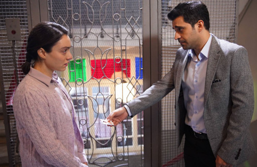 Masumlar Apartmanı'nın Esat'ı Akrep dizisinin yıldızıyla aşk yaşıyor bakın kim