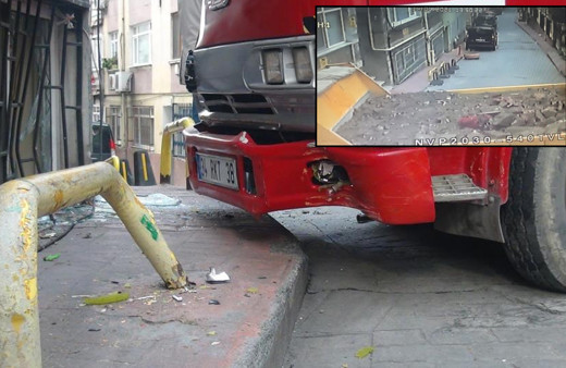 İstanbul'da anne ve bebeği büyük korku yaşadı! Feci kaza kamerada