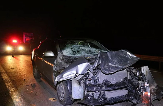 Bolu'da kaza yapan otomobil sürücüsü yaralı arkadaşını bırakıp kaçtı