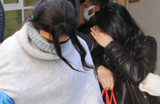 Antalya'da bölgeye göre elbise giyiyorlardı! Altın kızlar yakayı ele verdi