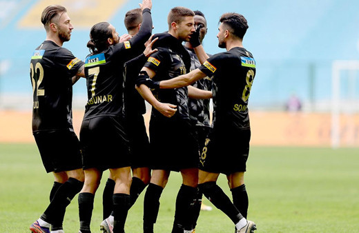 Gol düellosunda Göztepe, Konyaspor'u yendi