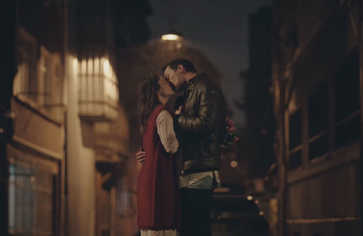 TV8 Kırmızı Oda'yı izleyen hayal kırıklığına uğradı! Burcu Biricik ortalığı salladı