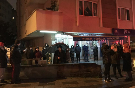 Kadıköy'de korkutan patlama: Mahalleli can havliyle sokağa döküldü