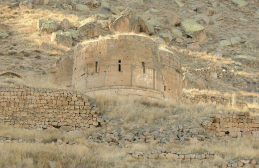 Kayseri'de definecilerin talan ettiği kiliseye restorasyon yapılacak