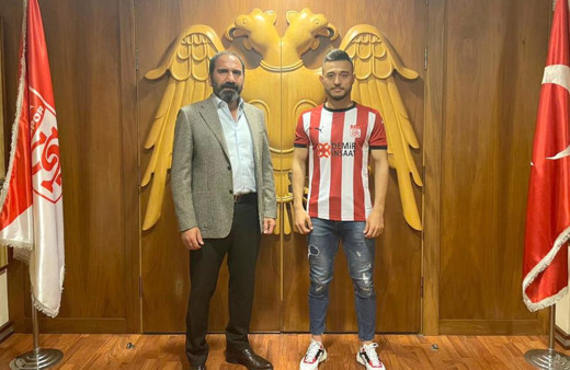 Sivasspor Alaaddin Okumuş'la yapılan anlaşmayı sözleşmeyle taçlandırdı