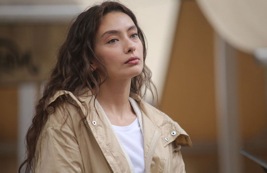 Tuba Büyüküstün Sefirin Kızı'nda Neslihan Atagül'ün yerini aldı