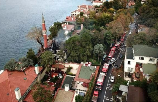 Soruşturma tamamlandı! Tarihi Vaniköy Camii'ndeki yangının nedeni elektrik tesisatı