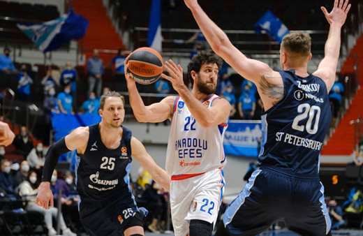 Anadolu Efes, Zenit'e boyun eğdi