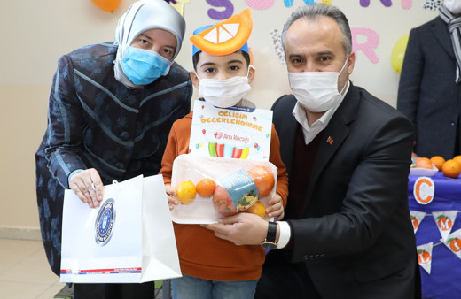 Ana Kucağı’nda karne coşkusu