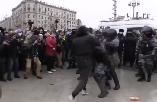 Çeçen genç Rus polisine tek başına karşı koydu