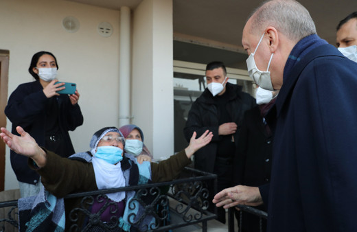 Cumhurbaşkanı Erdoğan Elazığ'da deprem konutlarını havadan inceledi