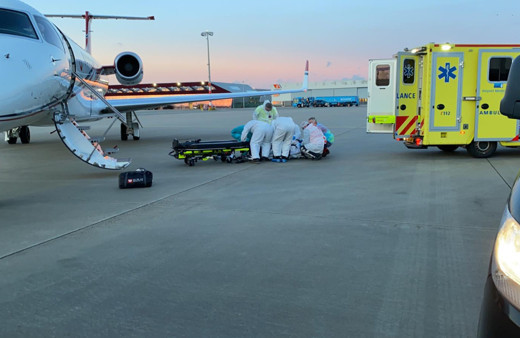 Hollanda'da durumu ağırlaşan koronavirüs hastası Türk ambulans uçakla getirildi
