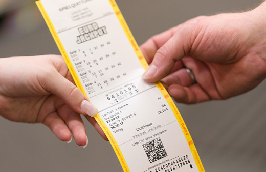 Almanya'da yaşayan Türk vatandaşı lotodan 850 milyon liralık ikramiye kazandı