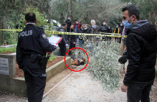 Adana'da mezar başında hareketsiz gören şok oldu! 15 yıl önce ölen...