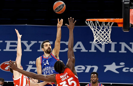 Anadolu Efes, Kızılyıldız'ı rahat geçti
