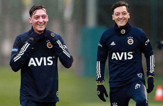 Mesut Özil'den Milli Takım ve Burak Yılmaz yanıtı