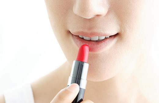 Alman kozmetik şirketi Douglas, Avrupa'daki 500 mağazasını kapatacak