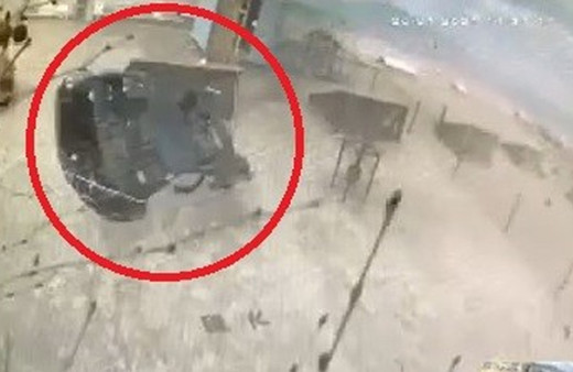 Bursa'da görenleri şok eden görüntü! Hortum aracı havaya uçurdu