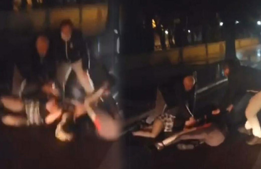 İzmir'de travestiyle genç kadın, saç saça baş başa kavga etti kimse ayıramadı