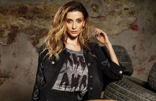 Estetiğin dozunu kaçıran Özge Ulusoy'un maskesi düştü! Görenler tanıyamadı