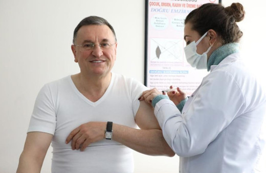 Hatay Büyükşehir Belediye Başkanı Lütfü Savaş korona aşısı oldu: En kötüsünü düşünerek...