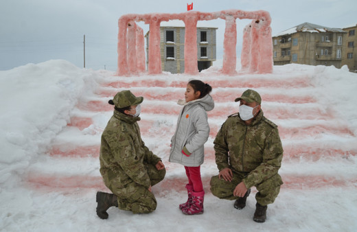 Hulusi Akar'dan Anıtkabir'i görmek isteyen Hira'ya davet