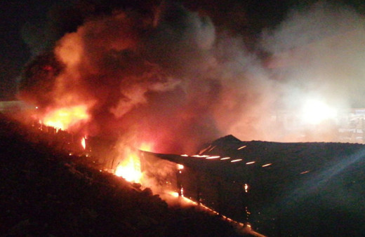 Esenyurt'ta plastik sandalye fabrikasında yangın