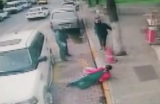 İstanbul Avcılar'da iş adamına lüks cipine binerken silahlı saldırı