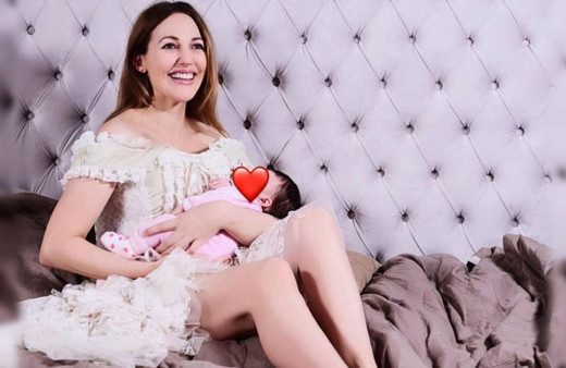 Yeni doğum yapan Meryem Uzerli kızlarıyla pozlarını paylaştı ortalık yıkıldı