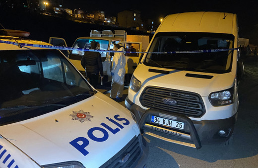 İstanbul'da bir şahıs eşini ve eniştesini öldürüp kendi kafasına sıktı