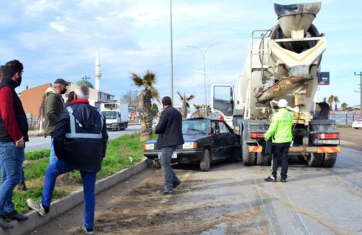 Kaza yapmaktan kaçması fayda etmedi! Sakarya'da beton mikseriyle çarpıştı