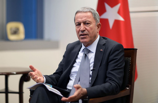 Bakan Akar, İngiltere'de eleştirilere net cevap verdi: "Türkiye’siz NATO hayal bile edilemez”