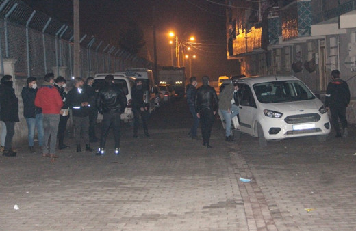 Şanlıurfa'da uyuşturucu satıcısı tüfekle polisi vurdu