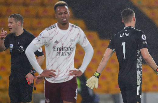 Arsenal 9 kişi kaldı 7 maç sonra yıkıldı