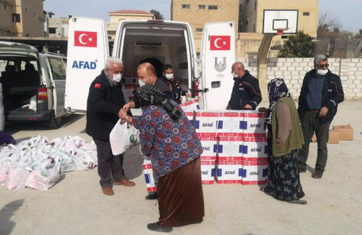 MSB'den Barış Pınarı bölgesindeki köylere erzak yardımı