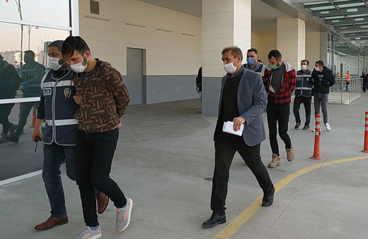 Konya'da bıçak zoruyla vatandaşları gasp ettiler! 3 zanlı da tutuklandı