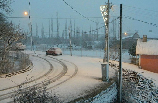 Posof'ta iklim değişti gündüz güneş gece kar ve tipi var