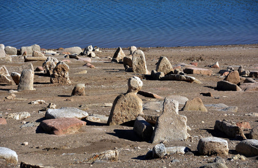 Vicdanımız sızlıyor! Kayseri'de baraj suyu çekilince mezarlık ve iskeletler ortaya çıktı