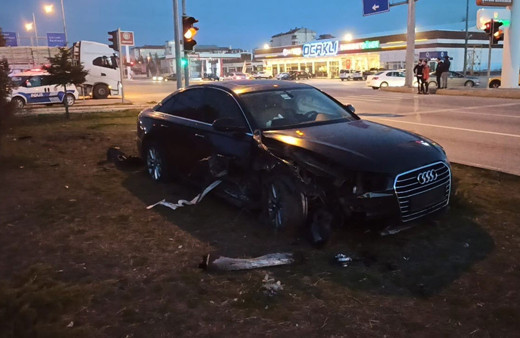 AK Partili Şenel Yediyıldız kaza geçirdi