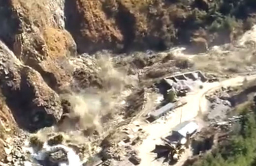 Hindistan'da nehre düşen buzul sele neden oldu! 150 kişi kayıp