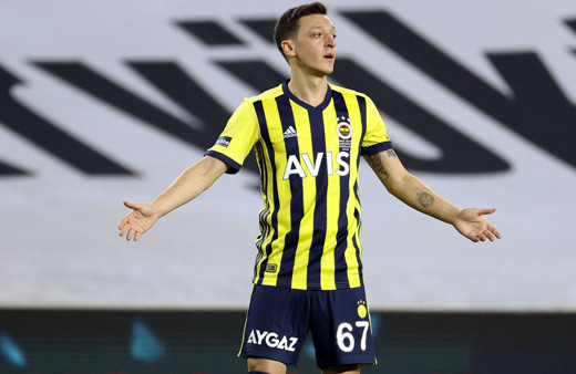 Mesut Özil, Mert Hakan Yandaş'ı solladı Fenerliler çileden çıktı