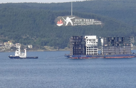 Çanakkale Boğazı'nda Atlantis X'in yükünü gören bir daha baktı