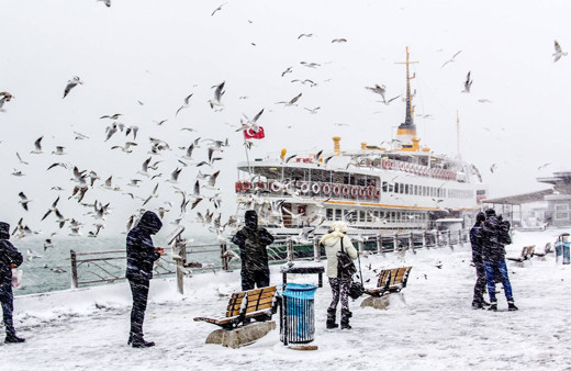 Meteoroloji İstanbul'a karın yağacağı gün ve saati açıkladı! Sıcaklık 15 derece düşecek